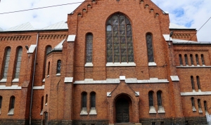 Daudzie baznīcas logi, kam nepieciešama restaurācija