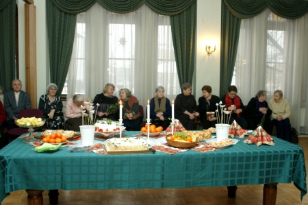 Pulcēšanās pie svētku galda