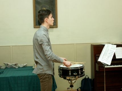 Dāvana mācītājam - Nebojša Jovan Živkovič - Pezzo da Concerto (koncerts mazajai bungai). Atskaņo bundzinieks Matīss Jānis Berzinskis