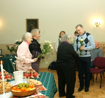 Ziedi un laba vēlējumi mācītājam