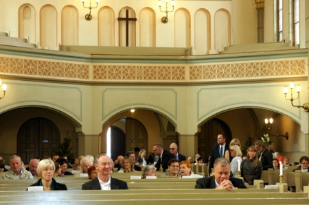 Pirms dievkalpojuma