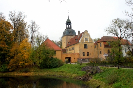 Pirmā pietura - Lielstraupes pils