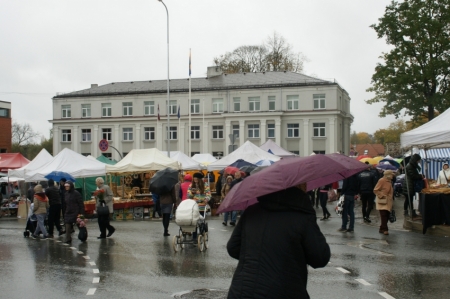 Gadatirgus Valmierā
